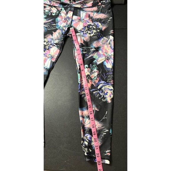 Fabletics Mid-Rise Printed Powerlite Capri Size S - Picture 13 of 13